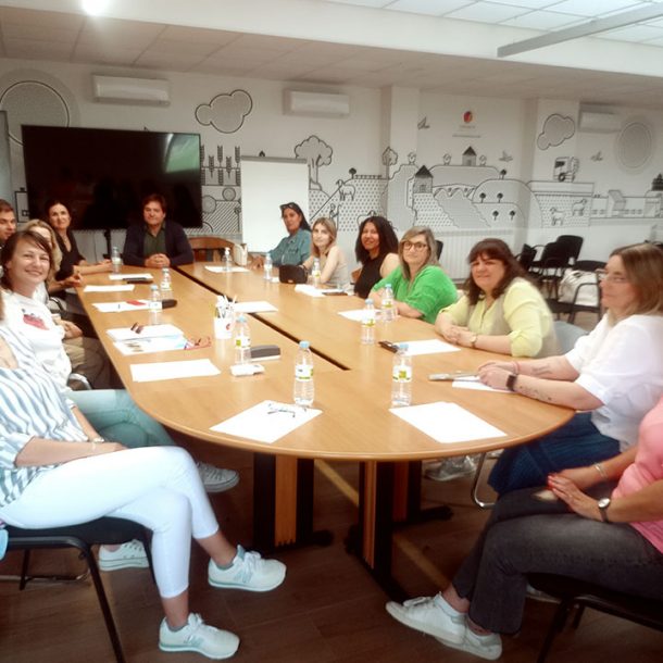 Primera Sesión de Seguimiento con las alumnas de la primera edición del Programa de formación para el empleo Personal Técnico en Ganadería (PETEG), llevado a cabo en Villalpando (Zamora).